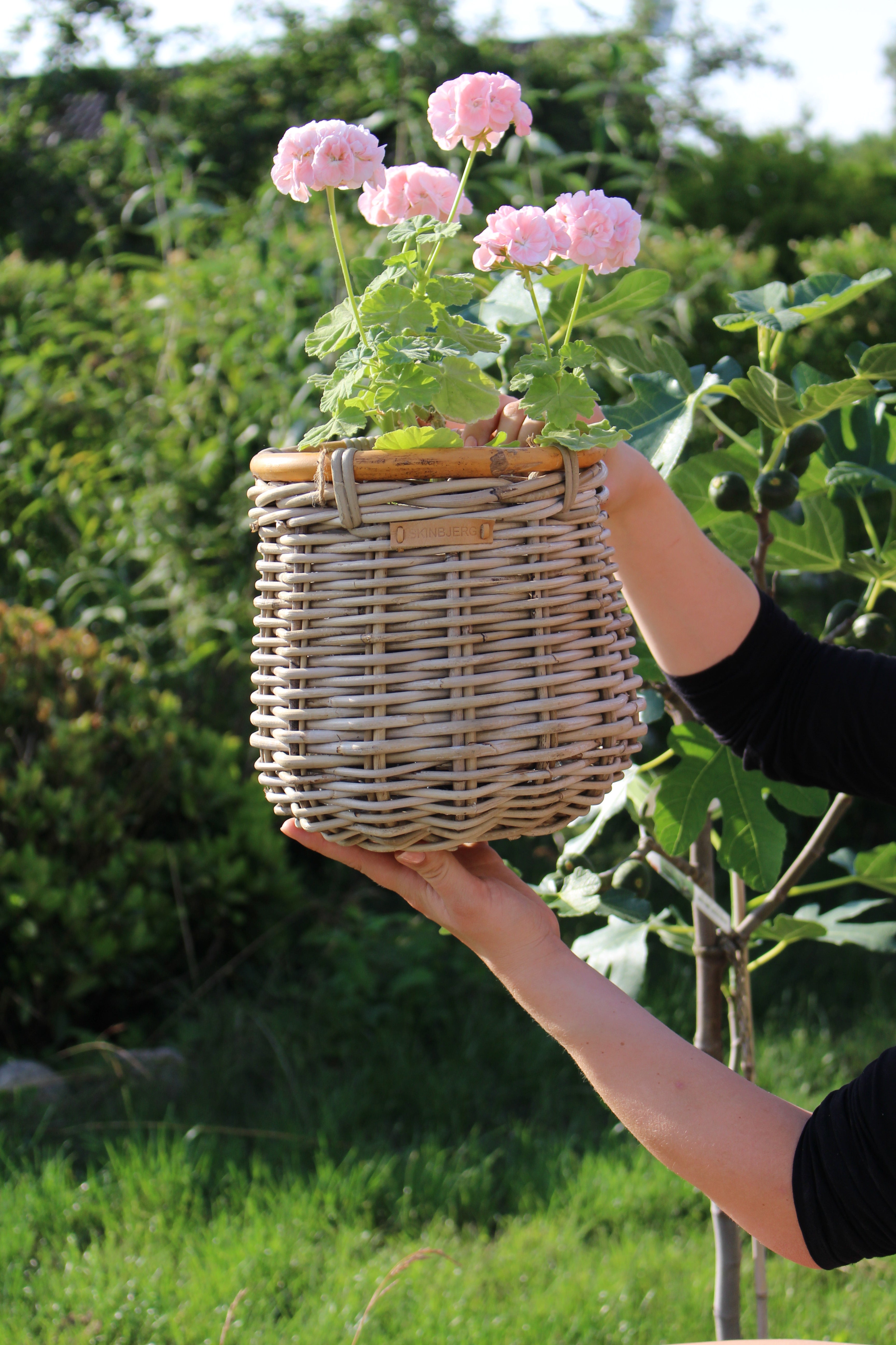 Rund Kurv m. kant af Rattan & Tyk plastik Ø21xH25 i Grå Rattan